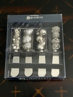 New Boston Warehouse Silver Fruit-Handle Spreader Set